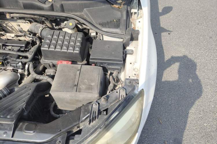 Used Roewe 350 2015 1.5L Automatic Luxury Sunroof Edition Engine Bay Left