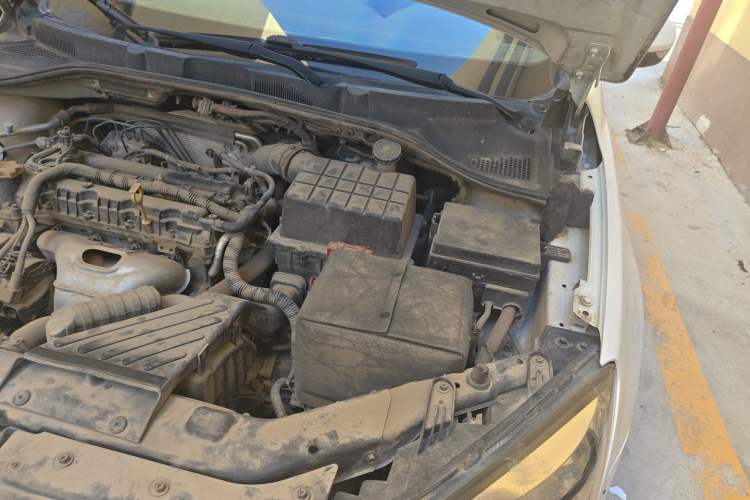 Used Roewe 350 2015 1.5L Manual Luxury Sunroof Edition Engine Bay Left