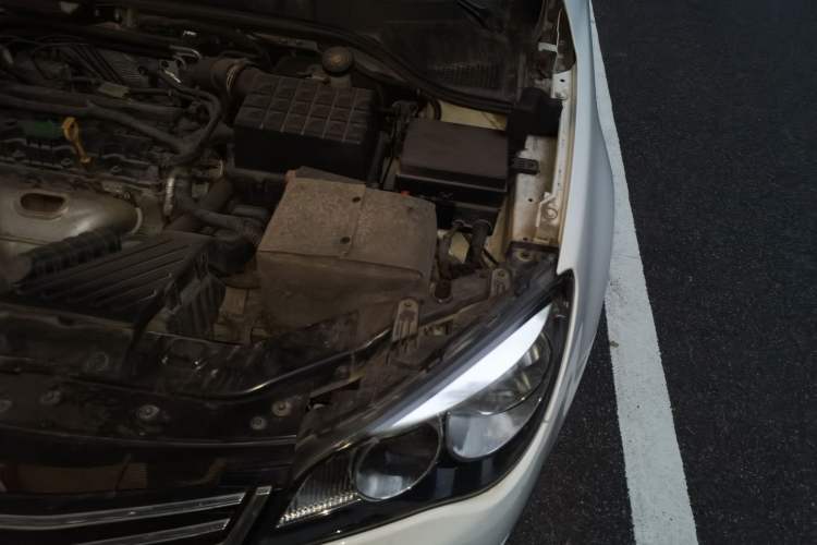 Used Roewe 350 2015 1.5L Manual Luxury Sunroof Edition Engine Bay Left