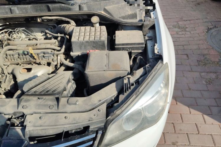 Used Roewe 350 2015 1.5L Manual Luxury Sunroof Edition Engine Bay Left