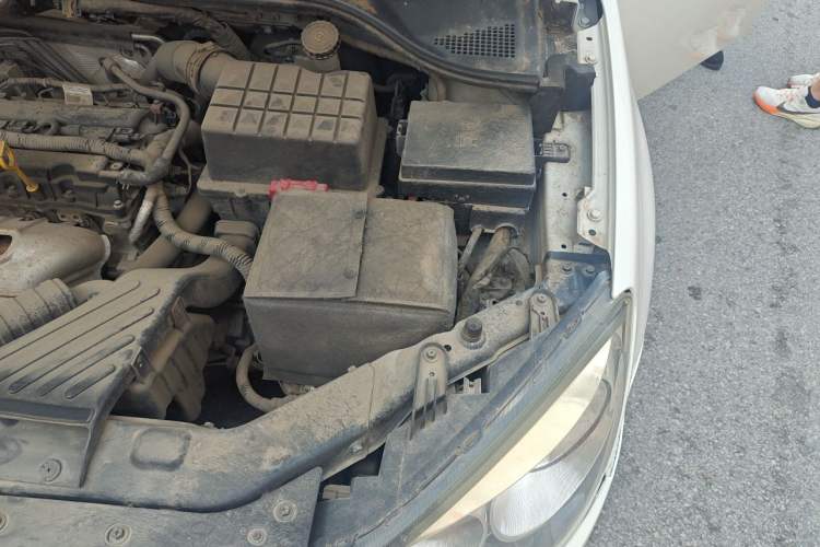 Used Roewe 350 2015 1.5L Manual Luxury Sunroof Edition Engine Bay Left