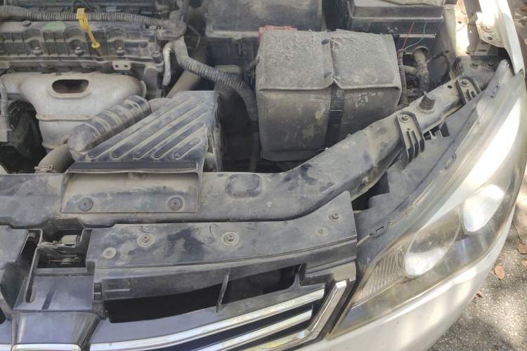 Used Roewe 350 2015 1.5L Manual Luxury Sunroof Edition Engine Bay Left
