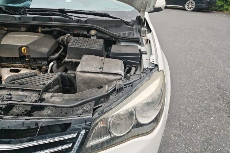 Used Roewe 350 2015 1.5L Manual Luxury Sunroof Edition Engine Bay Left