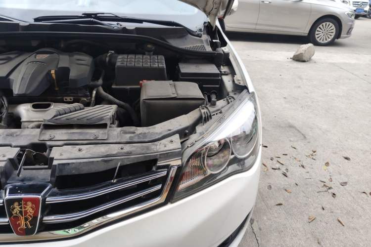 Used Roewe 350 2015 1.5L Manual Luxury Sunroof Edition Engine Bay Left