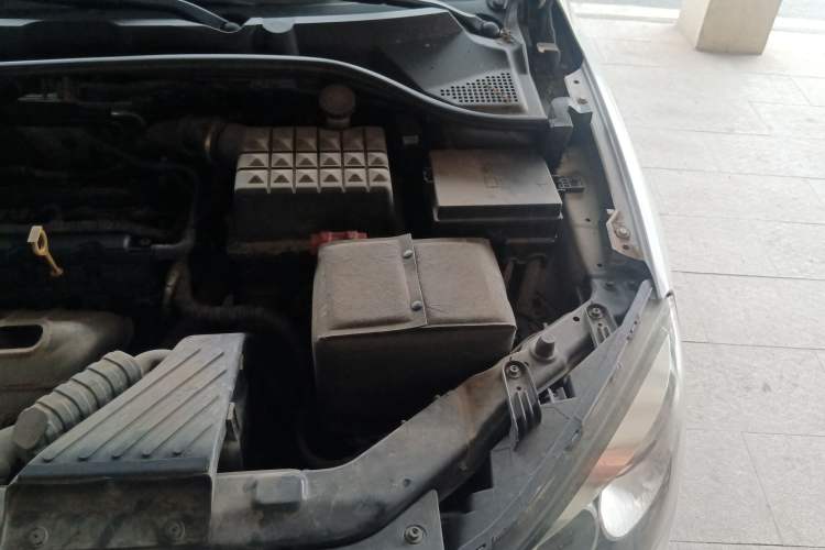 Used Roewe 350 2015 1.5L Automatic Luxury Sunroof Edition Engine Bay Left