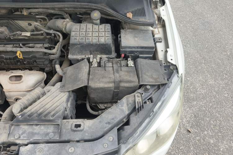 Used Roewe 350 2015 1.5L Manual Luxury Sunroof Edition Engine Bay Left
