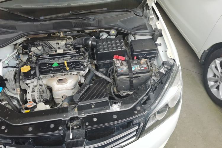 Used Roewe 350 2015 1.5L Manual Luxury Sunroof Edition Engine Bay Left