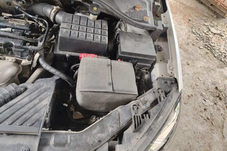 Used Roewe 350 2015 1.5L Manual Luxury Sunroof Edition Engine Bay Left