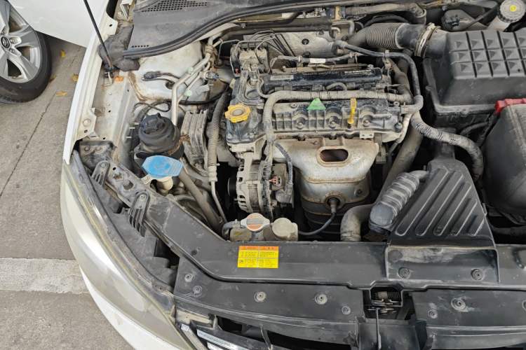 Used Roewe 350 2015 1.5L Manual Luxury Sunroof Edition Engine Bay Right