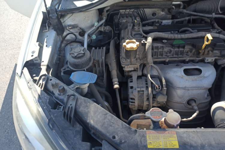 Used Roewe 350 2015 1.5L Manual Luxury Sunroof Edition Engine Bay Right