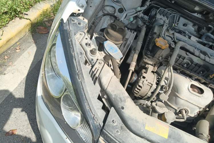 Used Roewe 350 2015 1.5L Manual Luxury Sunroof Edition Engine Bay Right