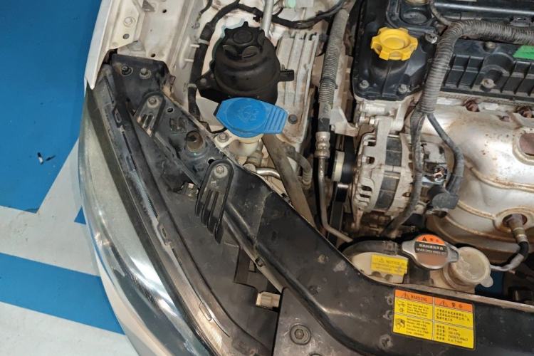 Used Roewe 350 2015 1.5L Automatic Luxury Sunroof Edition Engine Bay Right