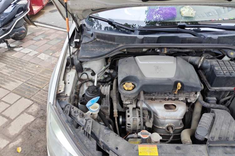 Used Roewe 350 2015 1.5L Automatic Luxury Sunroof Edition Engine Bay Right