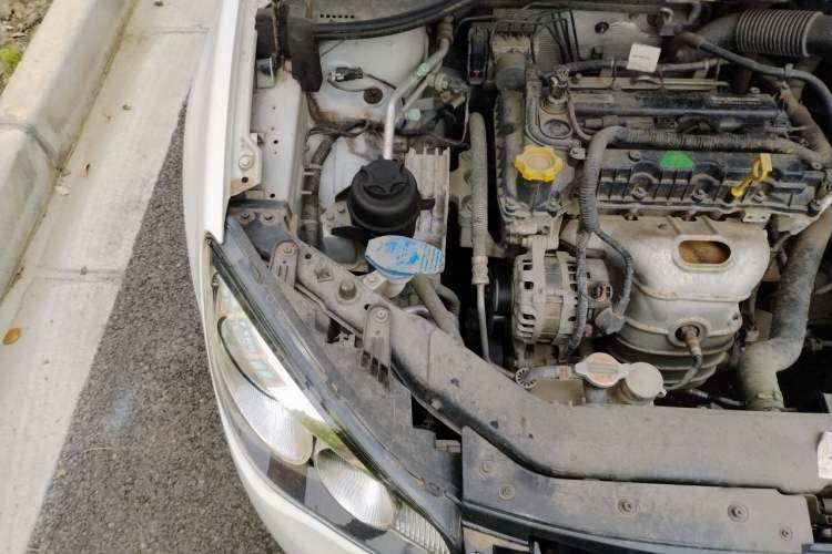 Used Roewe 350 2015 1.5L Manual Luxury Sunroof Edition Engine Bay Right