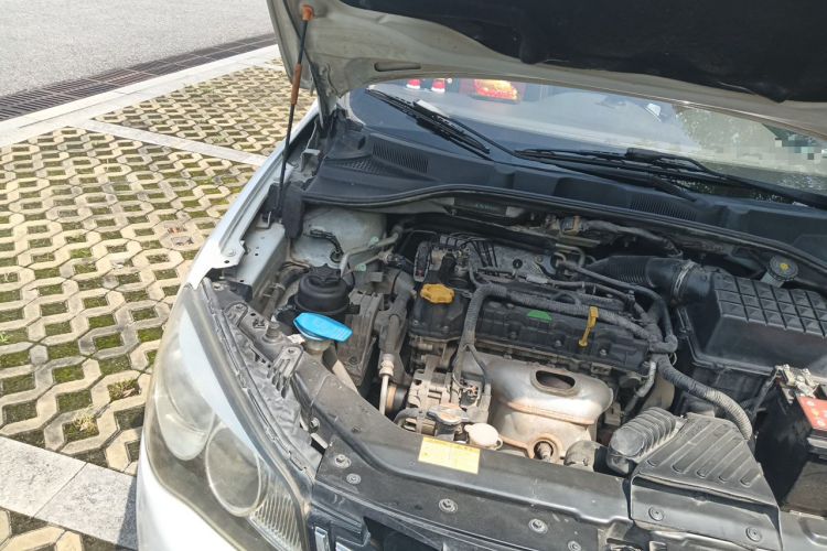 Used Roewe 350 2015 1.5L Automatic Luxury Sunroof Edition Engine Bay Right