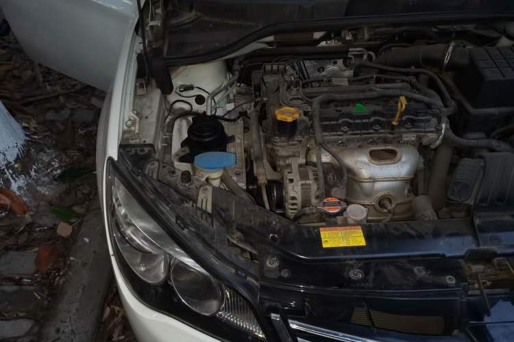 Used Roewe 350 2015 1.5L Manual Luxury Sunroof Edition Engine Bay Right
