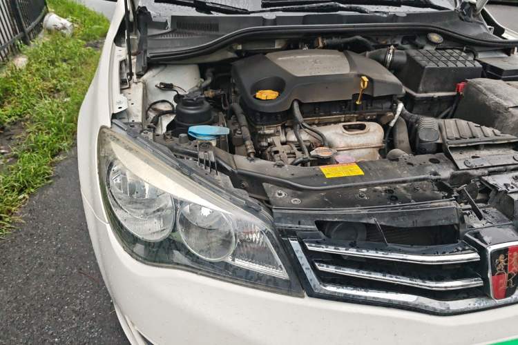 Used Roewe 350 2015 1.5L Manual Luxury Sunroof Edition Engine Bay Right
