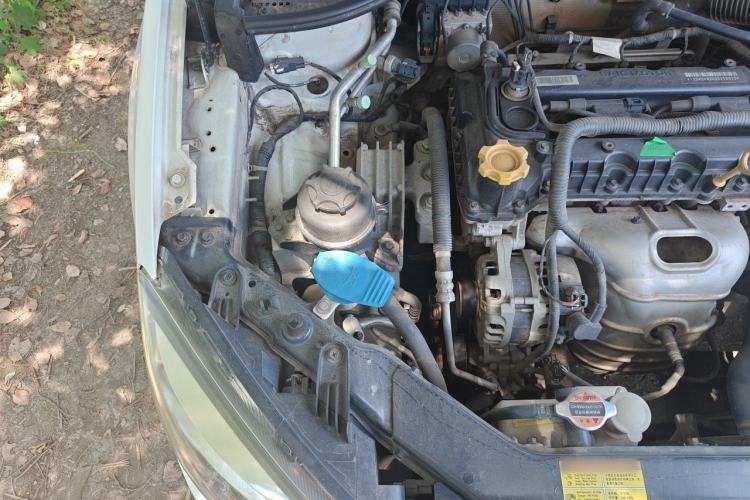 Used Roewe 350 2015 1.5L Manual Luxury Sunroof Edition Engine Bay Right