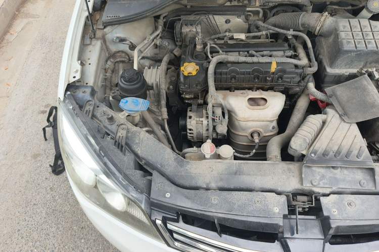 Used Roewe 350 2015 1.5L Manual Luxury Sunroof Edition Engine Bay Right