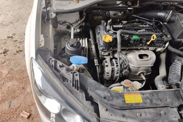 Used Roewe 350 2015 1.5L Manual Luxury Sunroof Edition Engine Bay Right