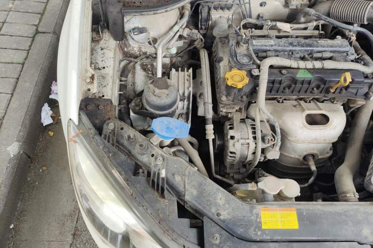 Used Roewe 350 2015 1.5L Manual Luxury Sunroof Edition Engine Bay Right