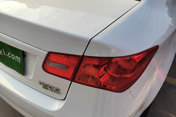 Used Roewe 350 2015 1.5L Manual Luxury Sunroof Edition Exterior 3