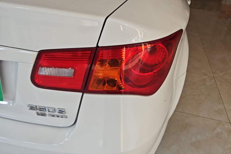 Used Roewe 350 2015 1.5L Automatic Luxury Sunroof Edition Exterior 3