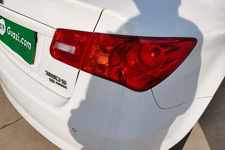 Used Roewe 350 2015 1.5L Manual Luxury Sunroof Edition Exterior 3