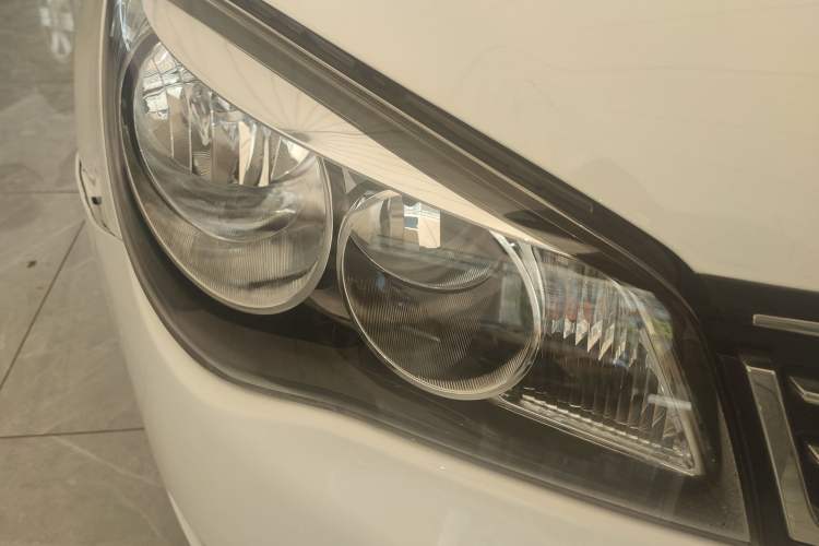 Used Roewe 350 2015 1.5L Automatic Luxury Sunroof Edition Exterior 6