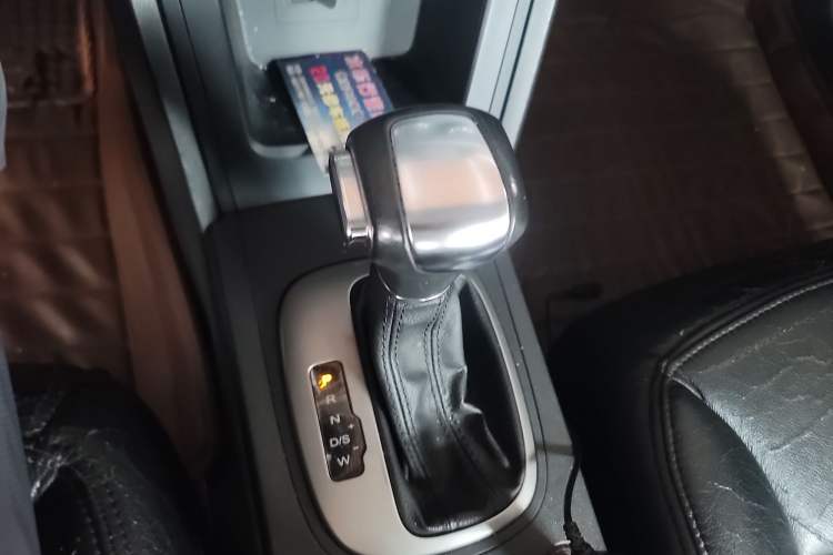 Used Roewe 350 2015 1.5L Automatic Luxury Sunroof Edition Gear Lever