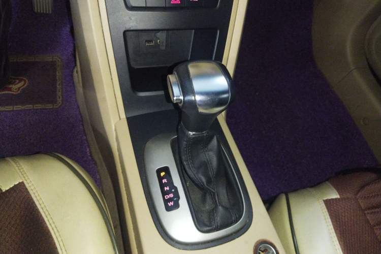 Used Roewe 350 2015 1.5L Automatic Luxury Sunroof Edition Gear Lever