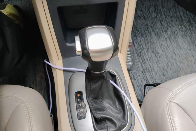 Used Roewe 350 2015 1.5L Automatic Luxury Sunroof Edition Gear Lever