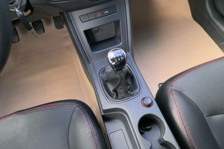 Used Roewe 350 2015 1.5L Manual Luxury Sunroof Edition Gear Lever