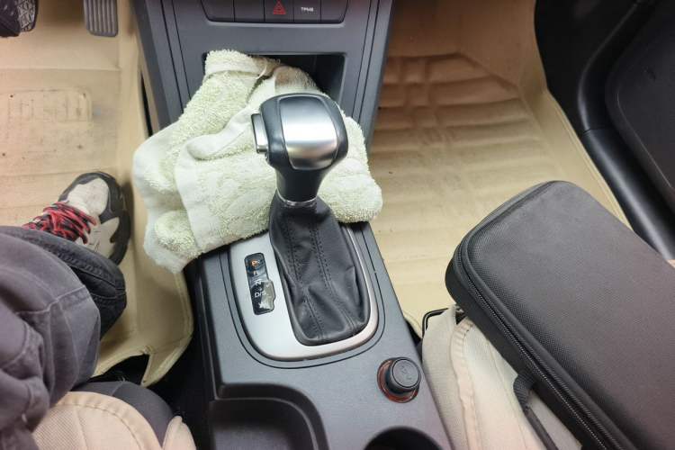 Used Roewe 350 2015 1.5L Automatic Luxury Sunroof Edition Gear Lever