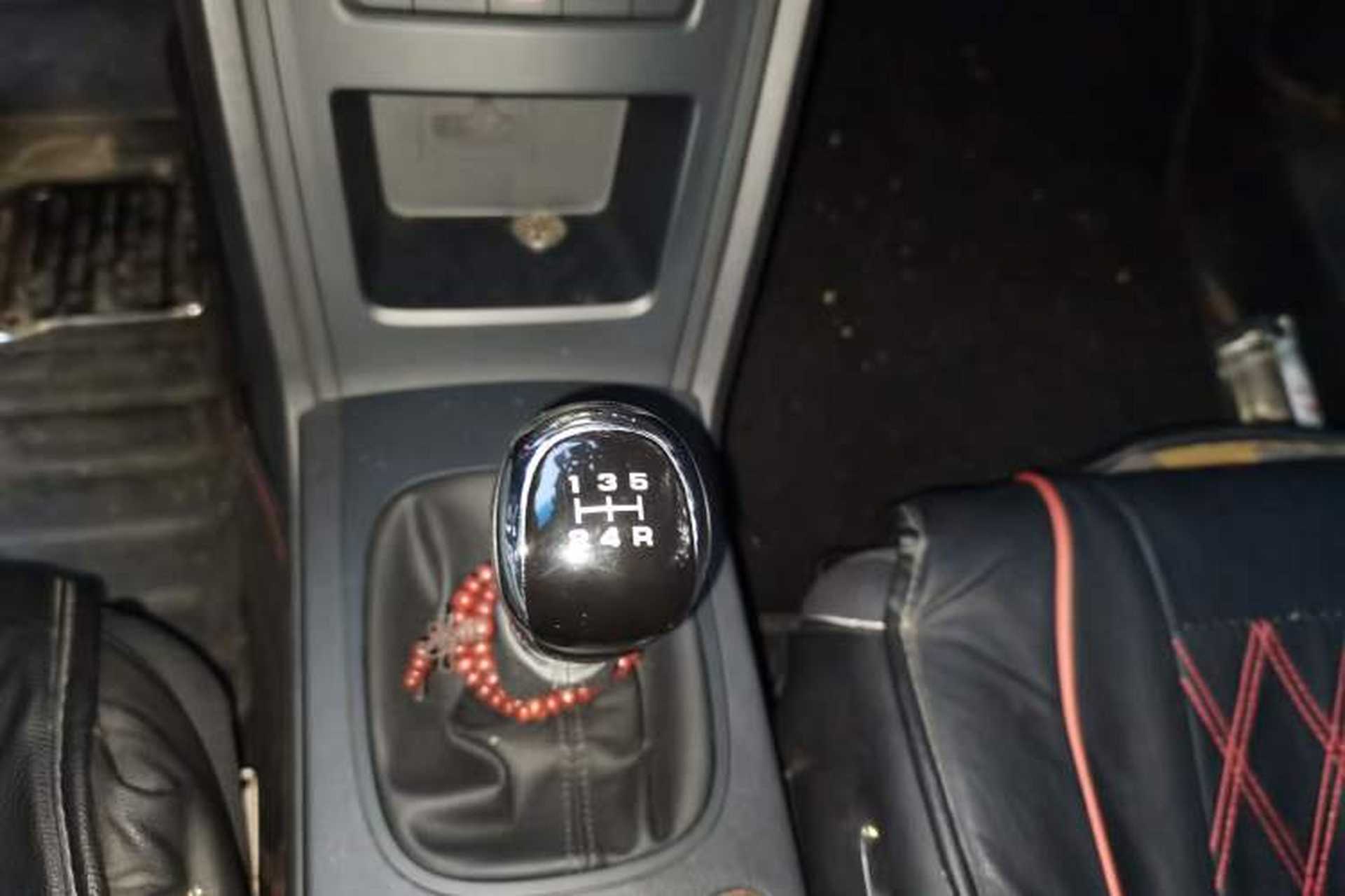 Used Roewe 350 2015 1.5L Manual Luxury Sunroof Edition Gear Lever