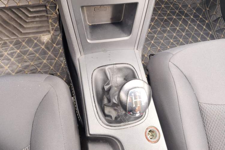 Used Roewe 350 2015 1.5L Manual Luxury Sunroof Edition Gear Lever