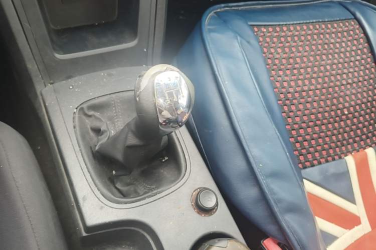 Used Roewe 350 2015 1.5L Manual Luxury Sunroof Edition Gear Lever