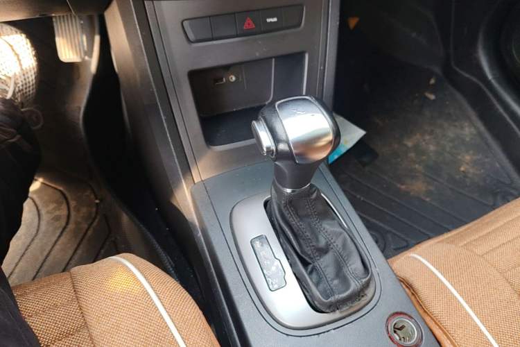 Used Roewe 350 2015 1.5L Automatic Luxury Sunroof Edition Gear Lever