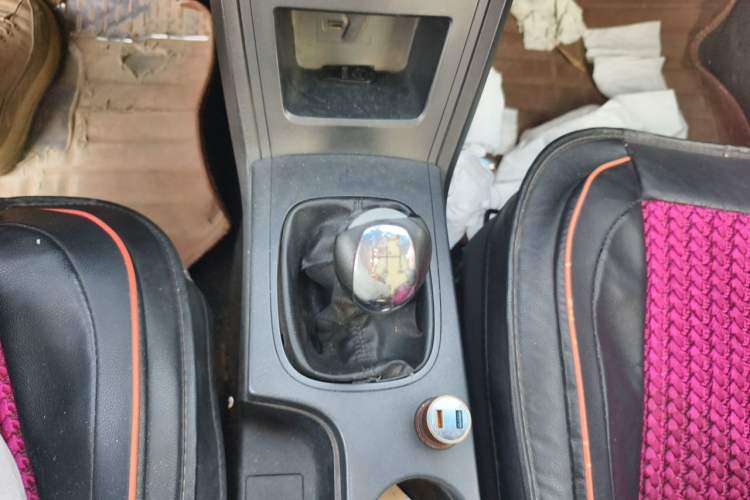 Used Roewe 350 2015 1.5L Manual Luxury Sunroof Edition Gear Lever