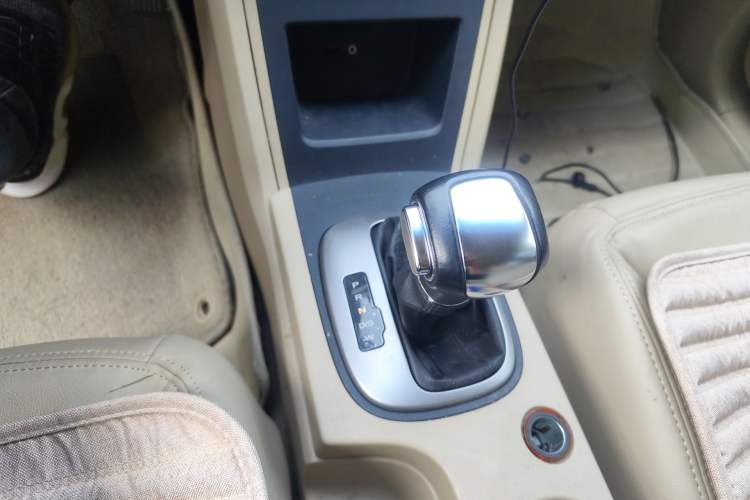 Used Roewe 350 2015 1.5L Automatic Luxury Sunroof Edition Gear Lever