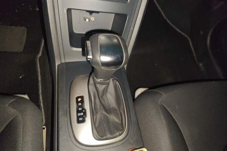 Used Roewe 350 2015 1.5L Automatic Luxury Sunroof Edition Gear Lever
