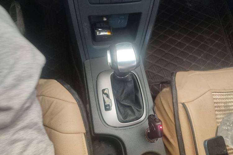 Used Roewe 350 2015 1.5L Automatic Luxury Sunroof Edition Gear Lever