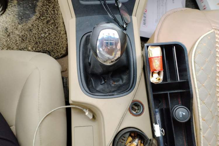 Used Roewe 350 2015 1.5L Manual Luxury Sunroof Edition Gear Lever