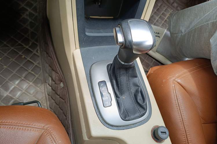 Used Roewe 350 2015 1.5L Automatic Luxury Sunroof Edition Gear Lever