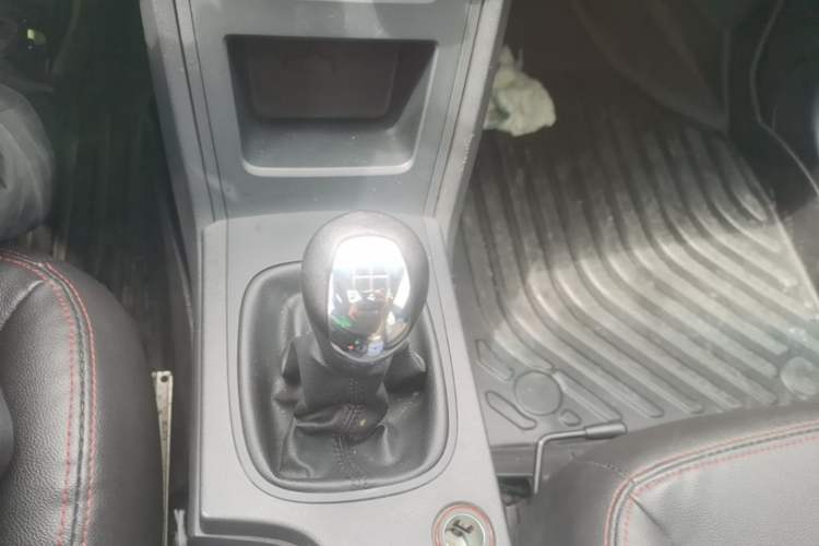 Used Roewe 350 2015 1.5L Manual Luxury Sunroof Edition Gear Lever