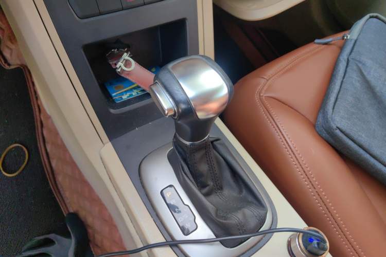 Used Roewe 350 2015 1.5L Automatic Luxury Sunroof Edition Gear Lever