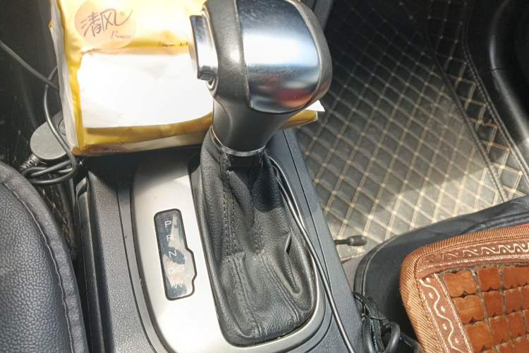 Used Roewe 350 2015 1.5L Automatic Luxury Sunroof Edition Gear Lever