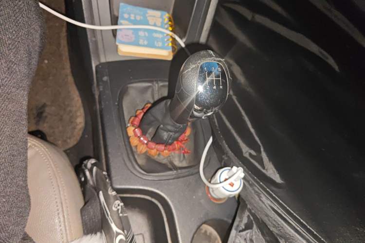 Used Roewe 350 2015 1.5L Manual Luxury Sunroof Edition Gear Lever