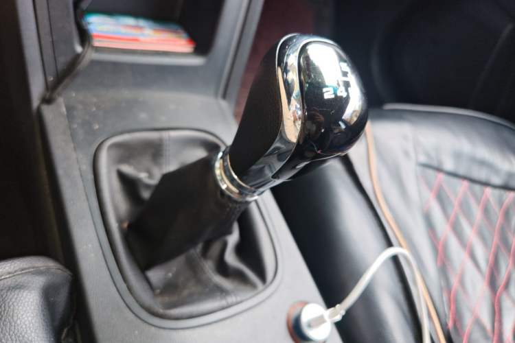 Used Roewe 350 2015 1.5L Manual Luxury Sunroof Edition Gear Lever