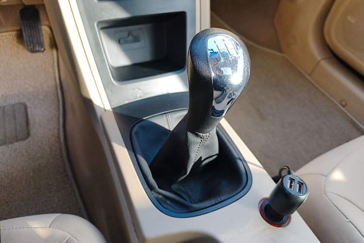 Used Roewe 350 2015 1.5L Manual Luxury Sunroof Edition Gear Lever